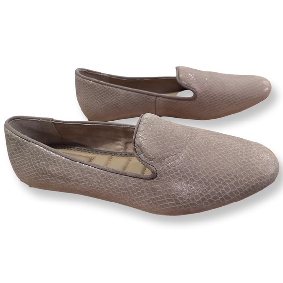 New in box, Kelly & Katie Size 9 Taupe Flats - Picture 4 of 8